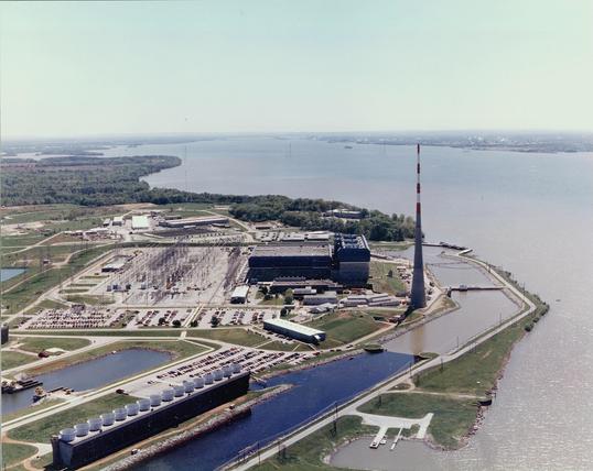Browns Ferry Kernkraftwerk Alabama, USA
Autor: Nuclear Regulatory Commission - http://www.nrc.gov/images/reading-rm/photo-gallery/20071114-002.jpg
Lizenz: Public domain