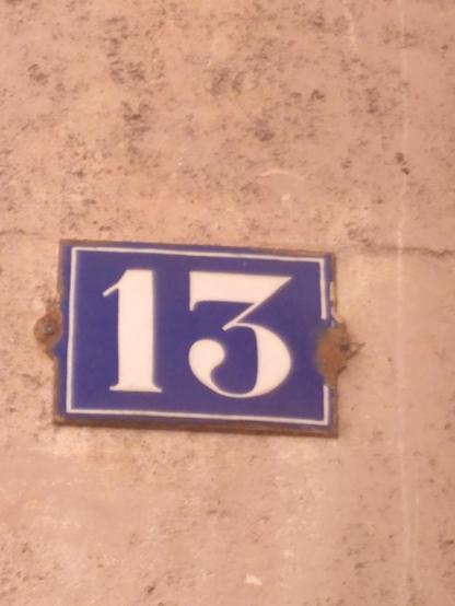 Hausnummer: 13 rue Montgrand