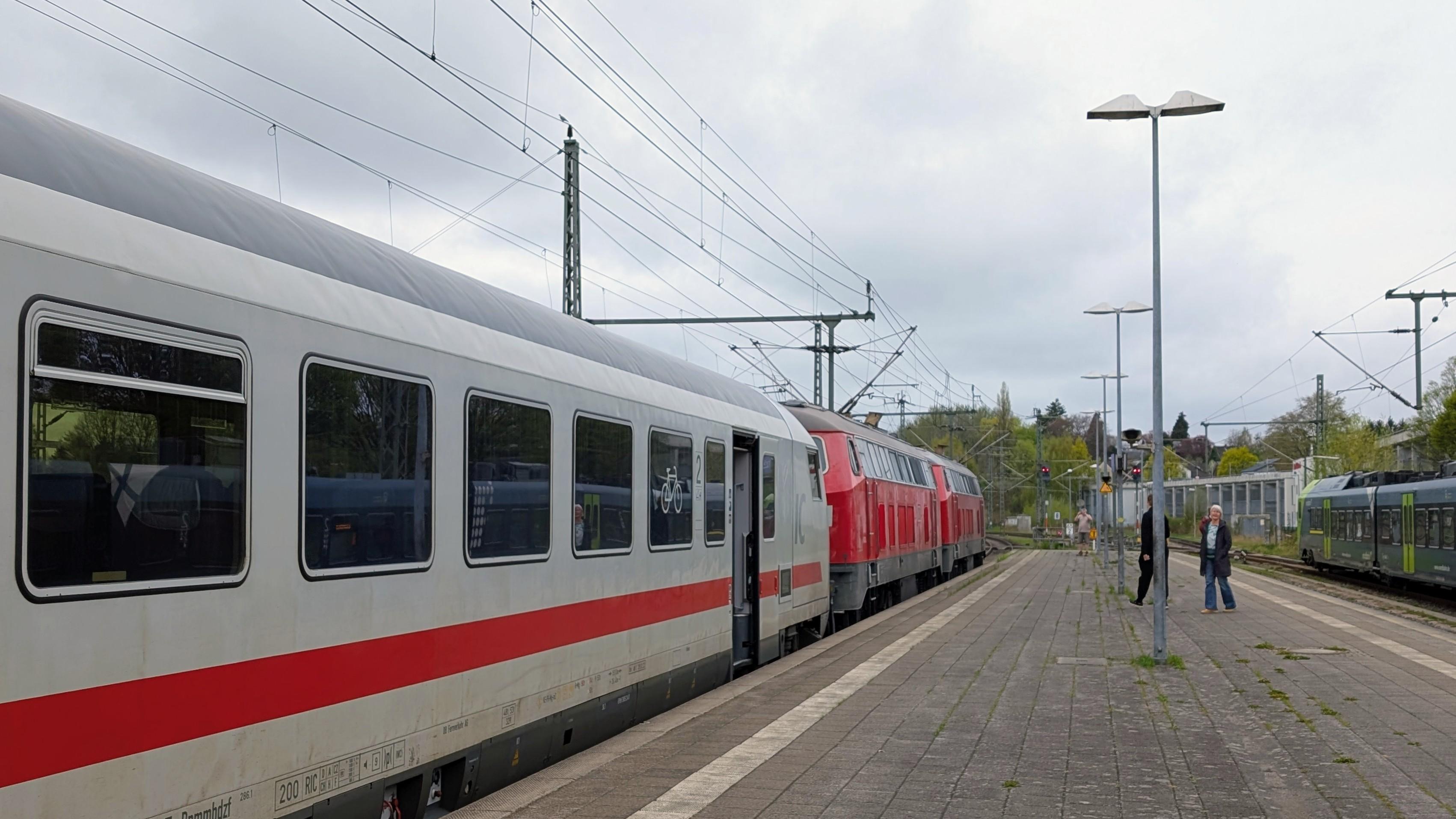 Front part of the train seen from the platform, IC 1 control car, two DB Class 218 Diesel locomotives