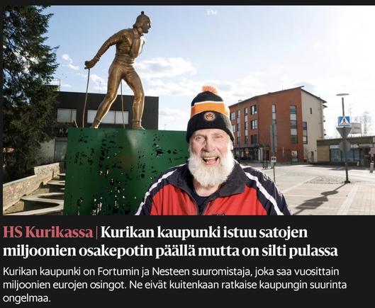 Kuvakaappaus Helsingin Sanomien sovelluksesta. Kuvassa on Juha Mieto pipo päässä häntä itseään esittävän patsaan edessä.
Jutun otsikko: HS Kurikassa | Kurikan kaupunki istuu satojen miljoonien osakepotin päällä mutta on silti pulassa
Jutun intressi: Kurikan kaupunki on Fortumin ja Nesteen suuromistaja, joka saa vuosittain miljoonien eurojen osingot. Ne eivät kuitenkaan ratkaise kaupungin suurinta ongelmaa.