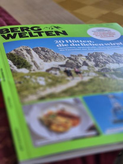 This image shows the cover of "Bergwelten" magazine, a popular publication focused on mountain culture, hiking, and outdoor adventures. The cover features the headline:

**"20 Hütten, die du lieben wirst"**
*(20 Cabins You Will Love)*

The subtitle elaborates:
**"Gemütlich, spektakulär, überraschend: die Favoriten der Bergwelten-Community"**
*(Cozy, Spectacular, Surprising: The Favorites of the Bergwelten Community)*

The cover also highlights a specific topic:
**"Alpine Steinbunde: Die Frau, d…