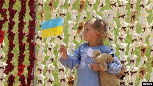 ⚡The #EU 🇪🇺 is preparing new sanctions against individuals responsible for the illegal deportation of #Ukrainian 🇺🇦 children. In the draft, the #EU 🇪🇺 describes Moscows actions as serious violations of international law and a violation of the fundamental rights of the child with the aim of destroying #Ukrainian 🇺🇦 identity. This move highlights ongoing efforts to address breaches of international norms. Follow for verified updates