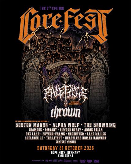 Ein Veranstaltungsplakat für „Corefest THE 6TH EDITION“ zeigt eine Illustration einer skelettierten Gestalt mit Kapuze und Sense, flankiert von Gargoyles auf Säulen vor einer Burglandschaft unter einem Gewitterhimmel. Der Text im oberen Bereich lautet „THE 6TH EDITION Corefest“, „Paleface“, „5.10.25“, „EXCLUSIVE HALLOWEEN SET“ und „thrown“. Die Liste der Künstler enthält: „10 YEAR ANNIVERSARY SHOW - BE NOTHING.“, „ „BOSTON MANOR • ALPHA WOLF • THE BROWNING“, „SIAMESE • DISTANT • ELWOOD STRAY • …