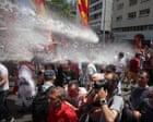 📰 Turkish police fire water cannon at protesters after opposition leader ousted – videoRiot police in Turkey have fired a water cannon and teargas to break up a rally called by the ousted opposition leader Özgür Özel days after a court dismissed him from office. Özel called the lunchtime rally in İzmir as Turkey was poised to shut down for the four-day Eid al-Fitr … #UKNews #Europe
