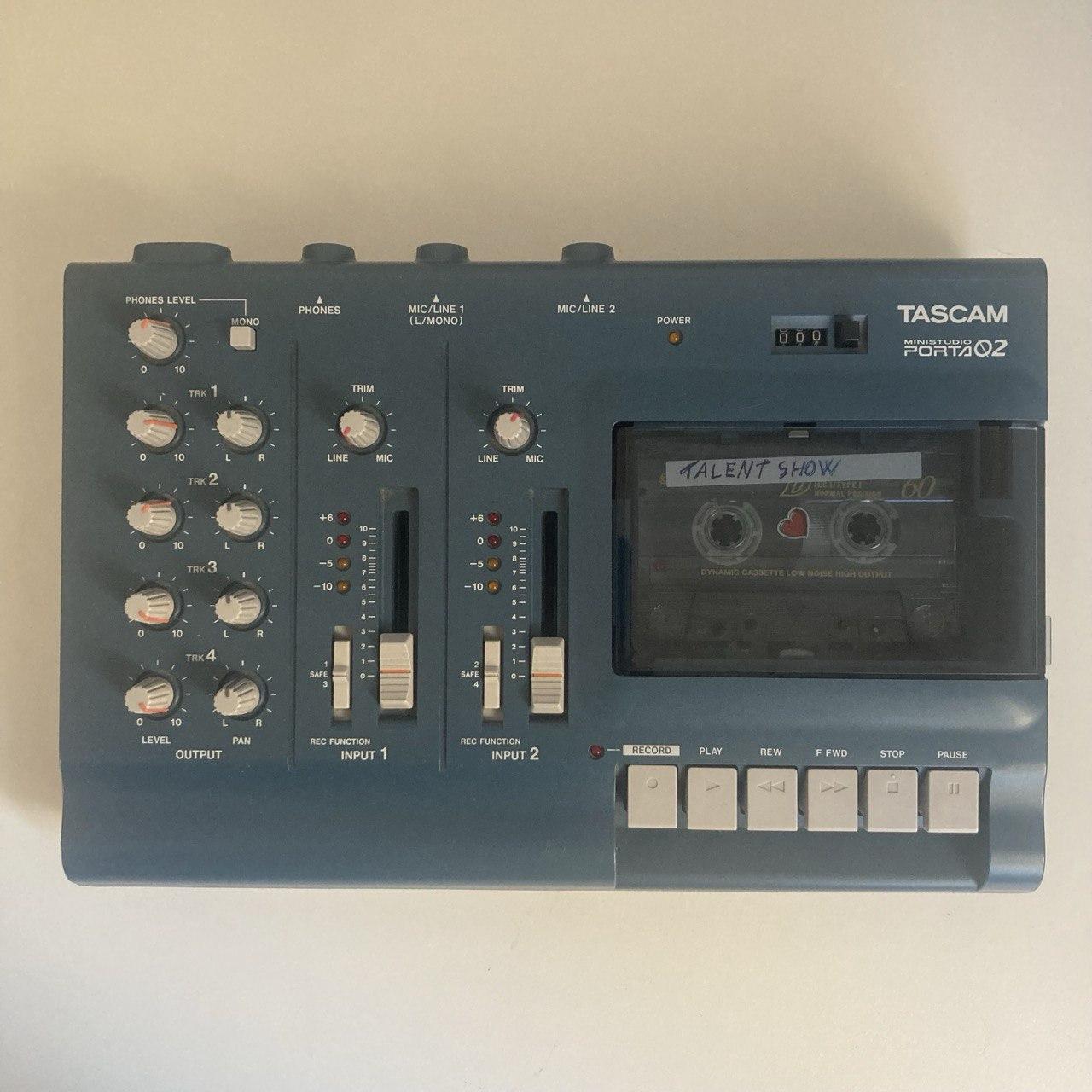 Portastudio Tascam de cassette de cuatro pistas