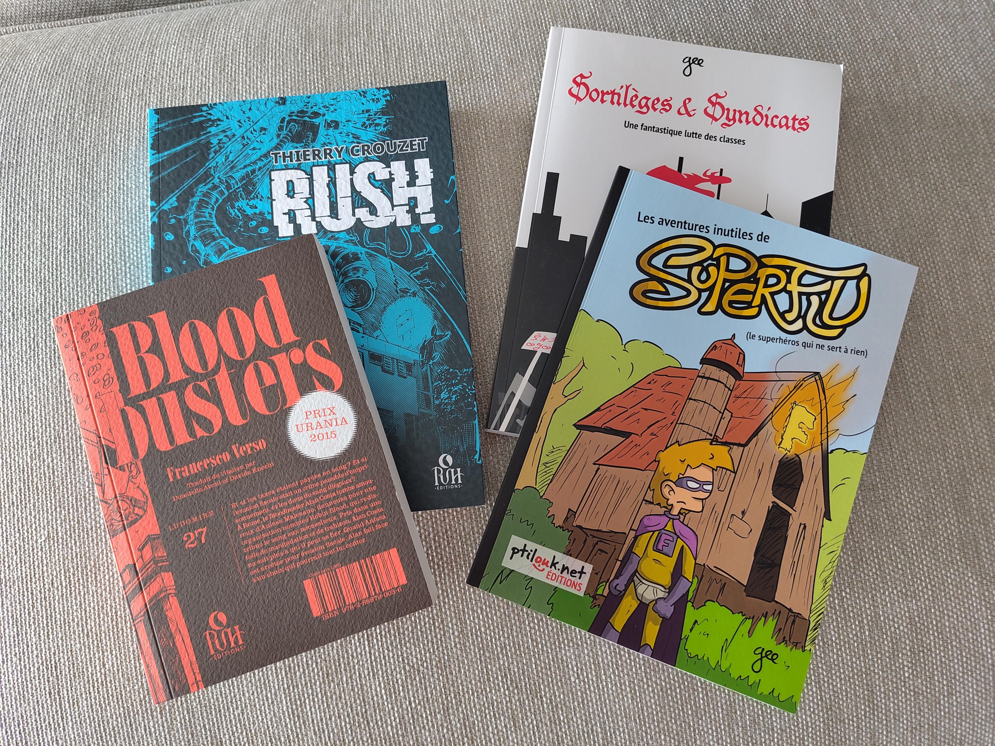 Photo des livres.

"Rush" de Thiery Crouzet,
"Blood busters" de Francesco Verso,
La BD "Superflu" et le livre "Sortilèges & Syndicats" de Gee
