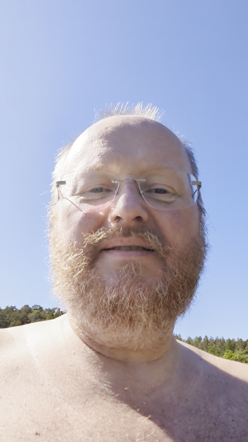 Some doofus bragging about going swimming in the ocean with 17°C in the water 😜