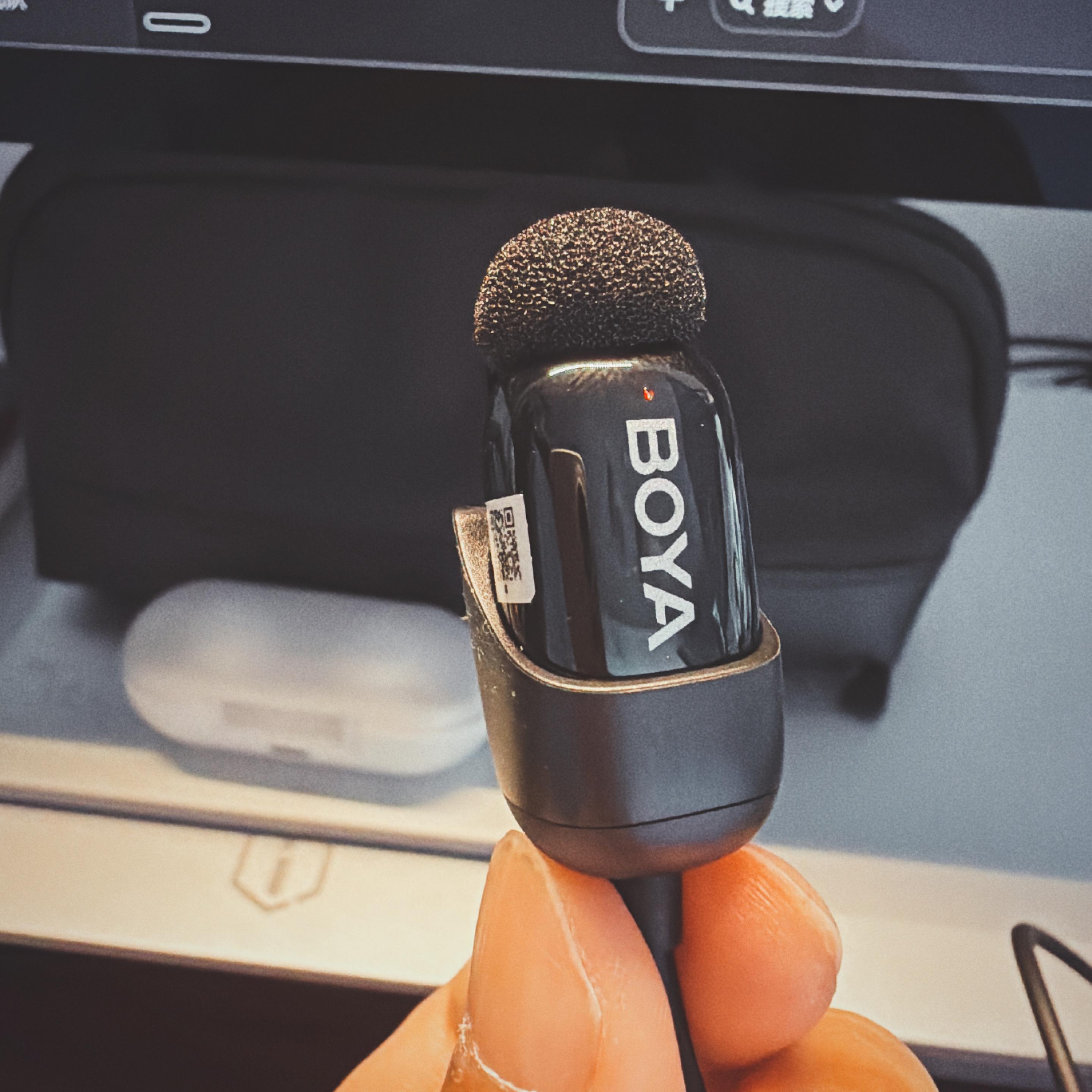 试了一下 Boya mini2 蓝牙麦克风。低语模式，语音转文字效果实现得非常好。如果在办公室的话，可以开启 AI 降噪模式，估计也能准确收音。