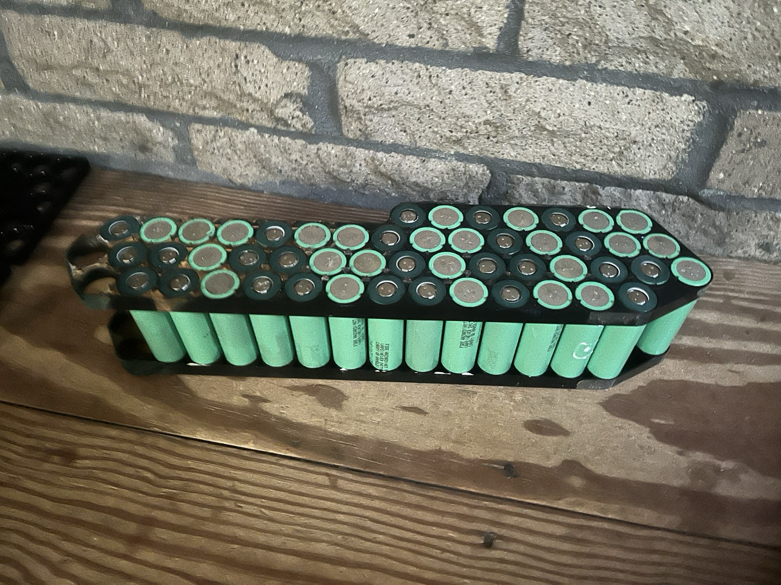 The cells arranged in plastic cell holders for a down tube battery pack