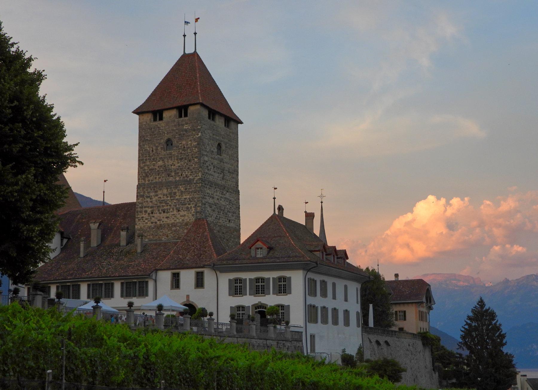 Spiez castle at sunset