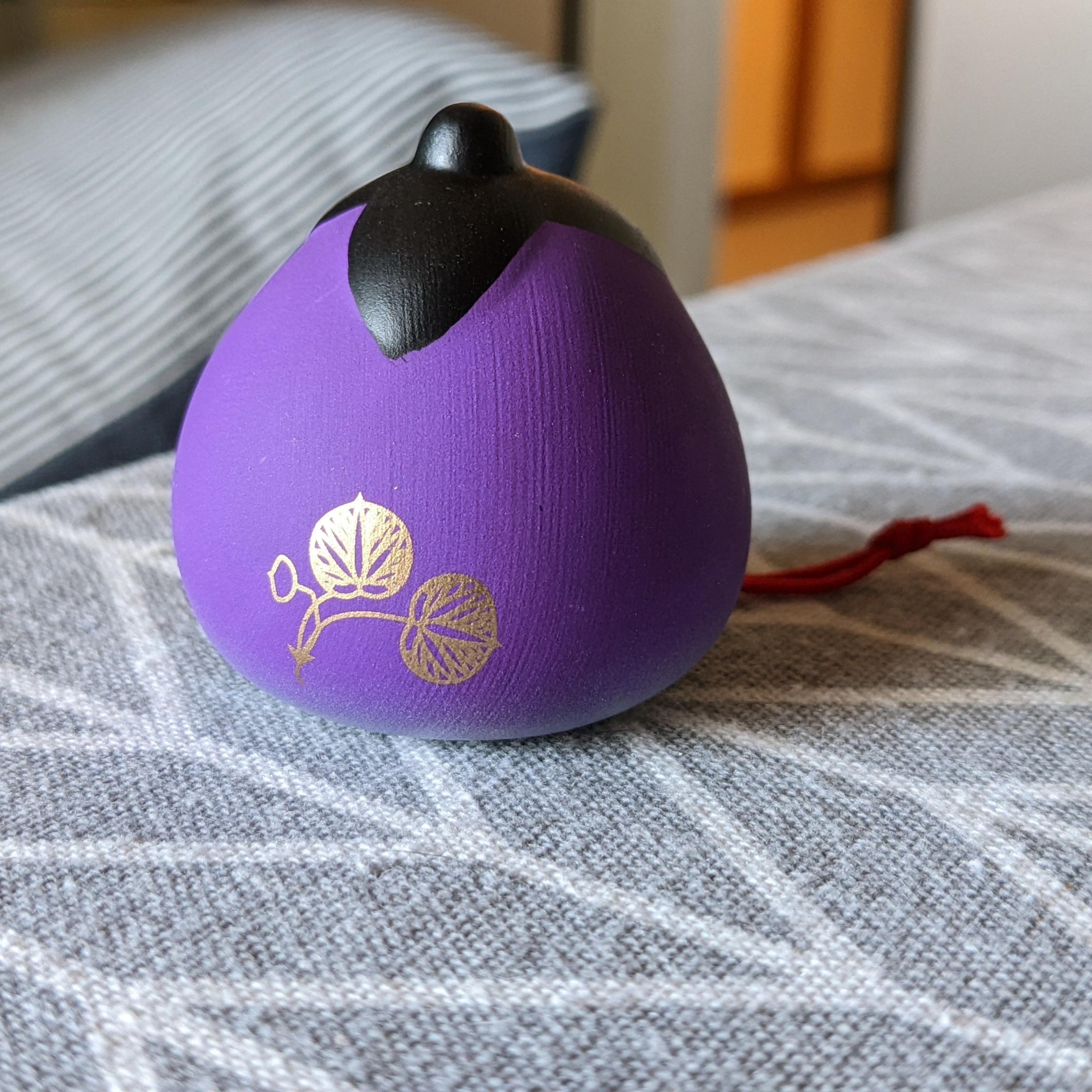 In January 2021 Kamigamo-jinja (上賀茂神社) launched its 3rd unique omikuji, inspired by a type of eggplant that originated in the local neighbourhood.
Famous for their round shape and juicy flesh, 'kamo-nasu' (賀茂なす) are popularly eaten during the summer.