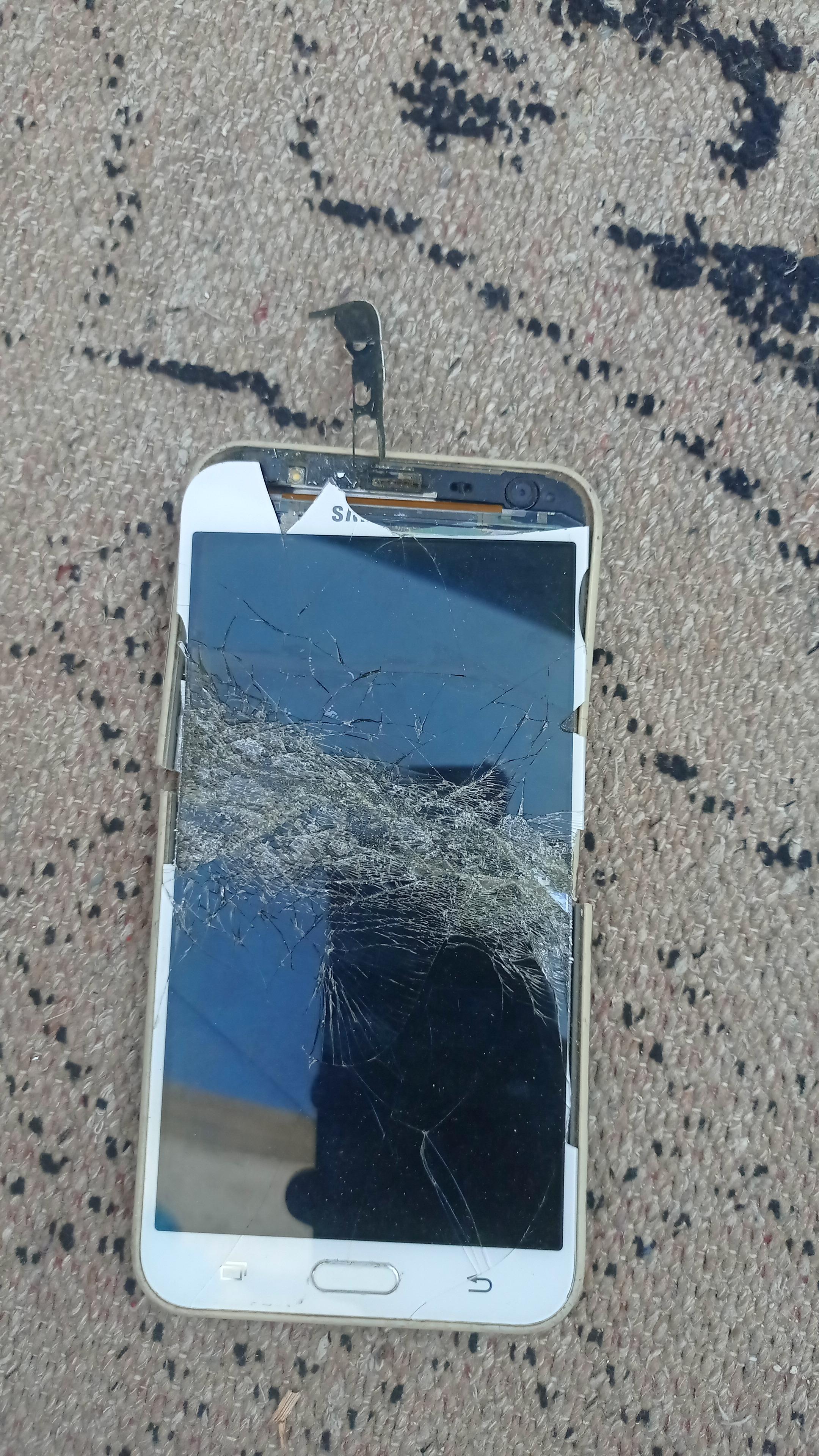 Urgent appeal for help 📌 Hanan @hanansof 

As mobile phones are a lifeline in Gaza,
here is an urgent appeal for help.
Hanan’s children’s mobile phone has been destroyed.

“The mobile phone they use for their studies
fell whilst they were riding on a cart
being pulled behind a vehicle.
When it fell onto the road, a car coming
from behind ran over it and destroyed it.”

Help Hanan and her children
https://chuffed.org/project/173570-help-hanan-and-her-children

✅ Gaza-Verified