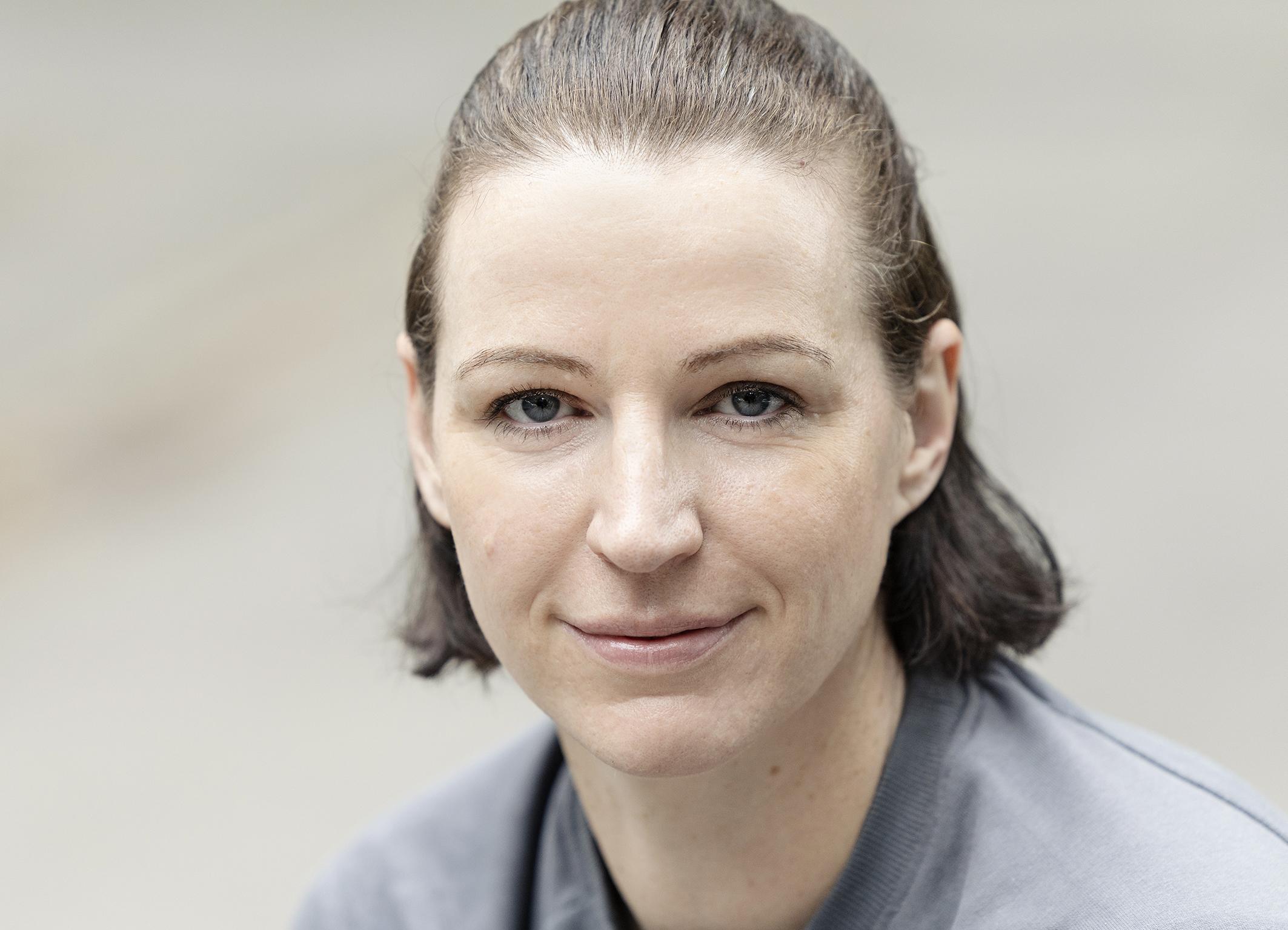 Ein Portrait von Hanna, der Gründerin und Inhaberin von trauma&tech
