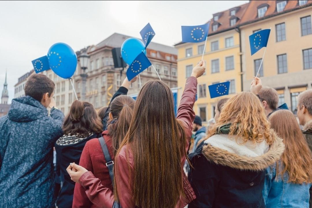Borders shouldnt decide whether you can afford rent, healthcare, or a decent wage.A stronger Europe means a fairer Europe.🇪🇺❤️✊#SocialEurope #EU #WorkersRights