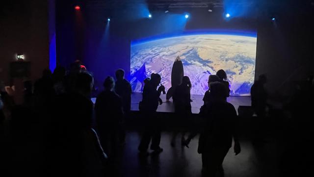 Dancing people