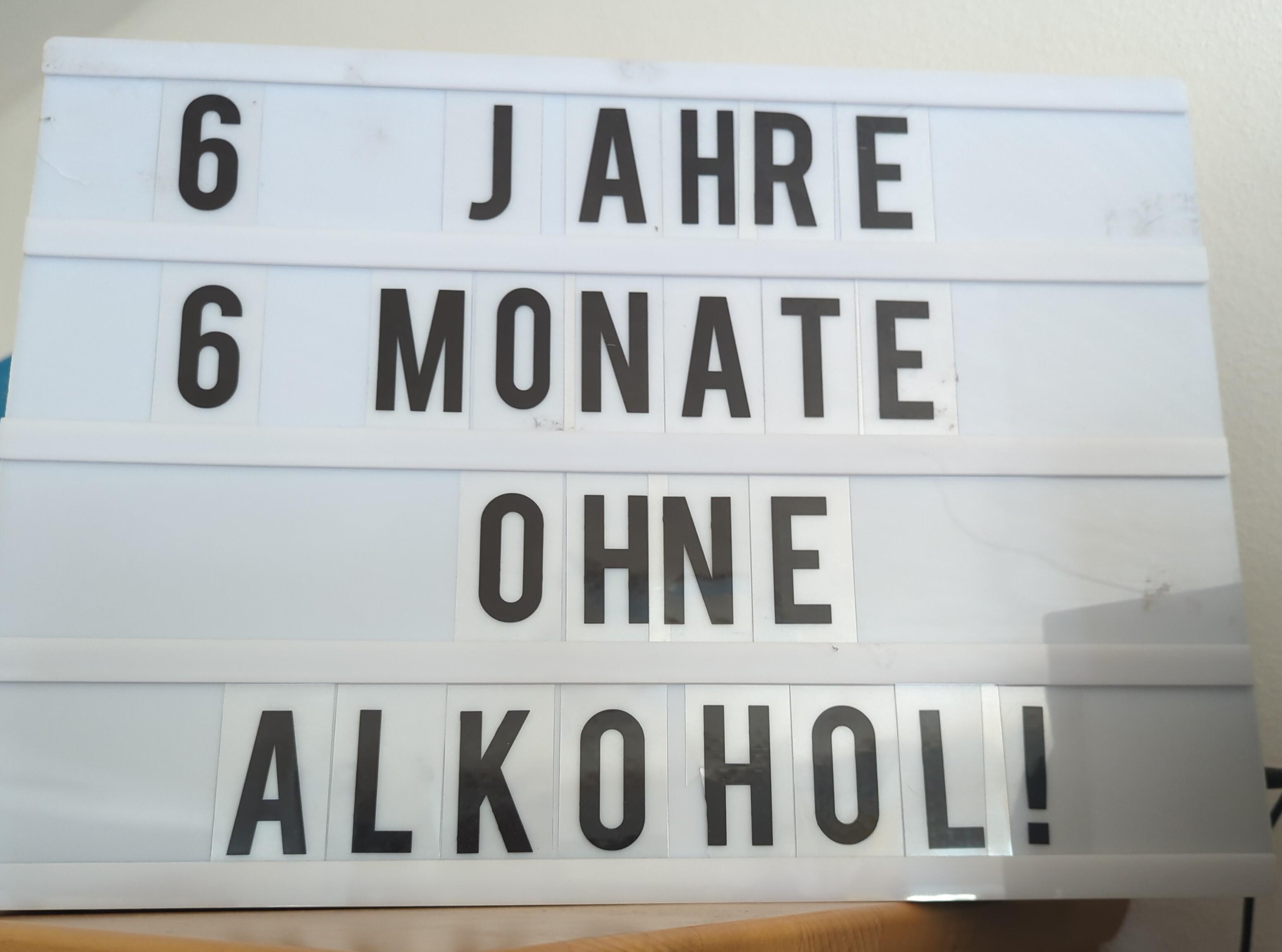 Letterbox mit Beschriftung 
6 Jahre
6 Monate
Ohne Alkohol!