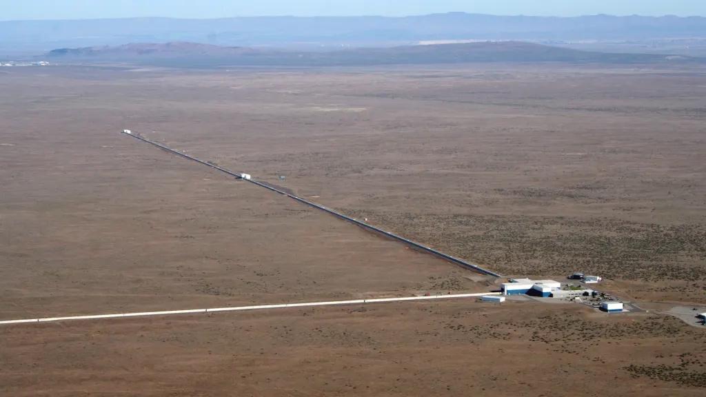 Aerial view of LIGO Hanford Observatory, showing the two perpendicular laser arms to scale.