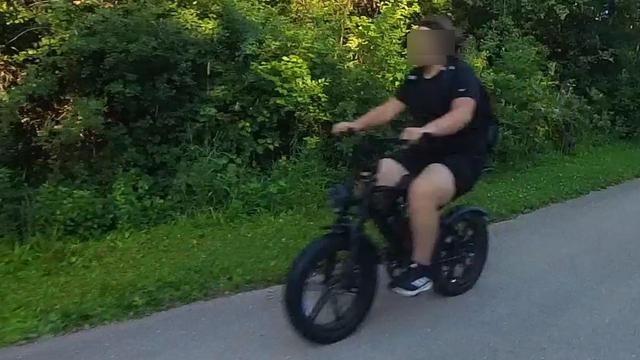 Kid on emoto on MUP.