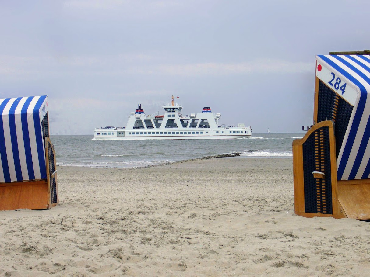 Ein Foto einer Frisia Fähre vom Strand von Norderney bei meinem letzten Urlaub auf der schönen Insel