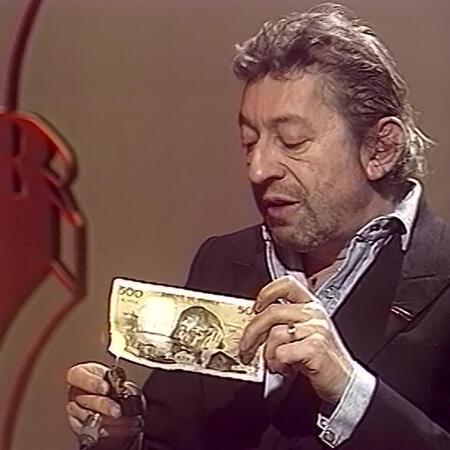 Le jour où Serge Gainsbourg a brûlé un billet de 500 francs à la télé

L'usage que le chanteur Serge Gainsbourg avait fait de la télévision a marqué les esprits. Exemple notamment le 11 mars 1984 en direct sur TF1. 

Werber, B. (2017, 22 décembre). 08 – « Interview de Serge Gainsbourg » – Histoire réellement vécue n°08 – Toulouse 1980. Le Blog de Bernard Werber.

https://www.bernardwerber.com/blog/index.php?article=628

https://www.youtube.com/watch?v=083LLotJhJY&list=OLAK5uy_lQXE6YALADpsQCeoOgQ09ouQinn_vbOhM&index=7

https://www.youtube.com/watch?v=_NBPmHAMBqY&list=OLAK5uy_lQXE6YALADpsQCeoOgQ09ouQinn_vbOhM&index=9

https://www.youtube.com/watch?v=YuZqiIpxAkQ&list=RDYuZqiIpxAkQ&start_radio=1