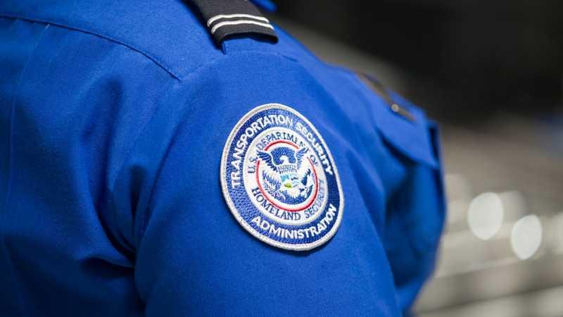 TSA workers' union pushes back on efforts to privatize airport screening