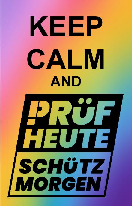 Vor einem Hintergrund in Regenbogenfarben steht "KEEP CALM AND PRÜF
HEUTE SCHÜTZ MORGEN"
Das "P" von PRÜF besteht aus einem Ausrufezeichen und einem passenden Bogen am oberen Ende.