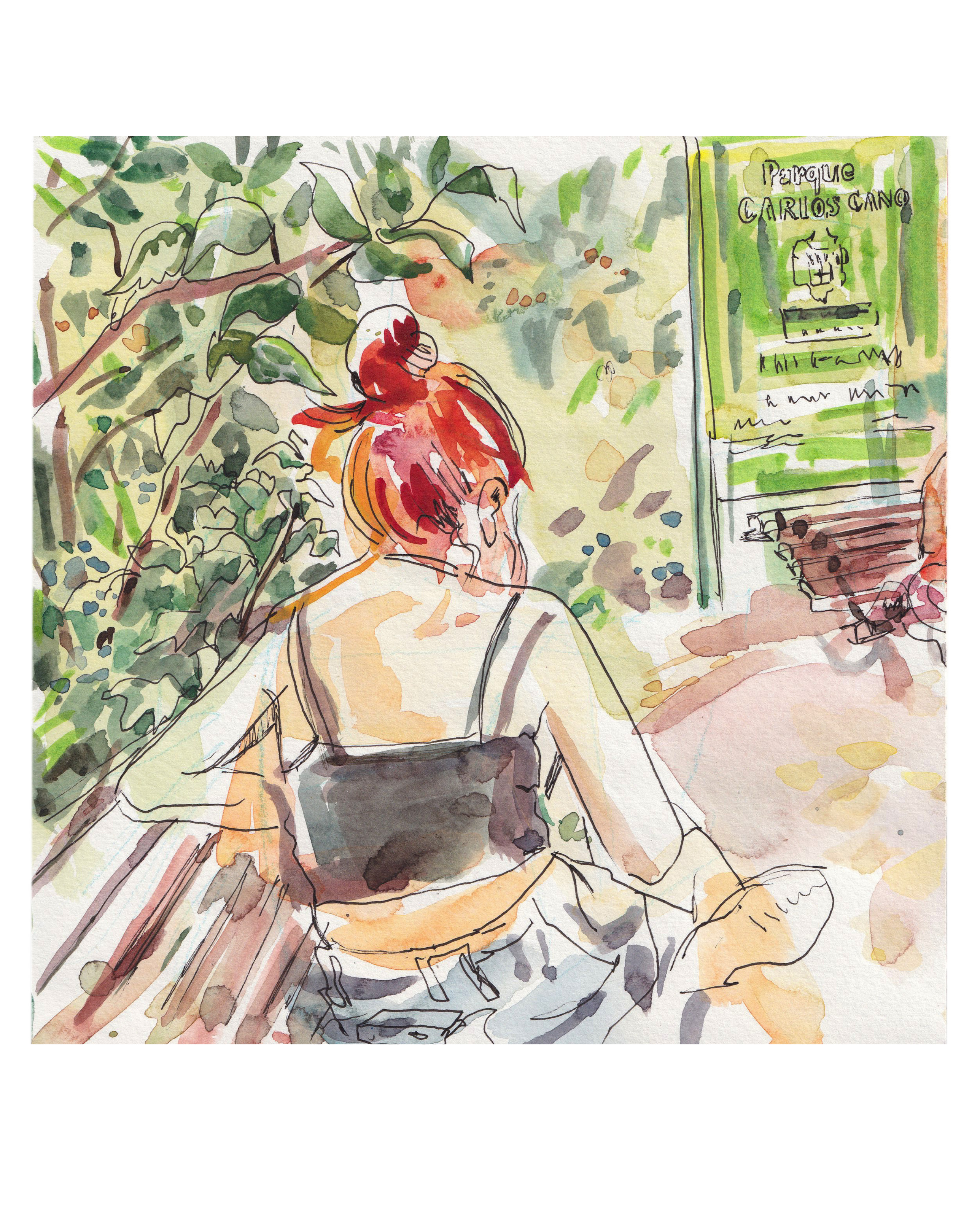 Dibujo de mujer de espaldas en el parque Carlos Cano en Granada. Realizado en acuarela, con tonos verdes, pardos que contrastan con el pelo rojo de la modelo