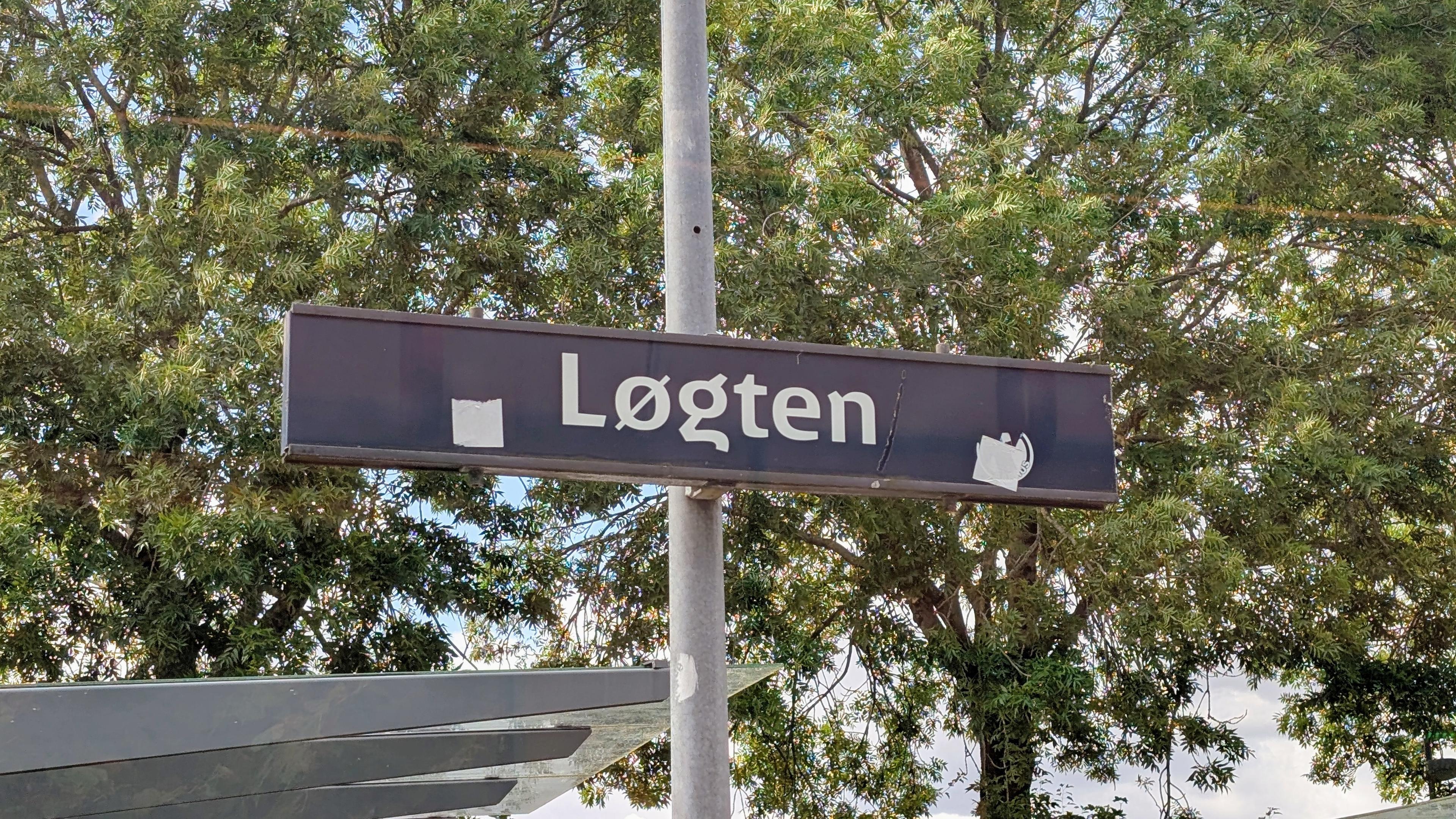 Station sign 'Løgten' in Banedanmark design