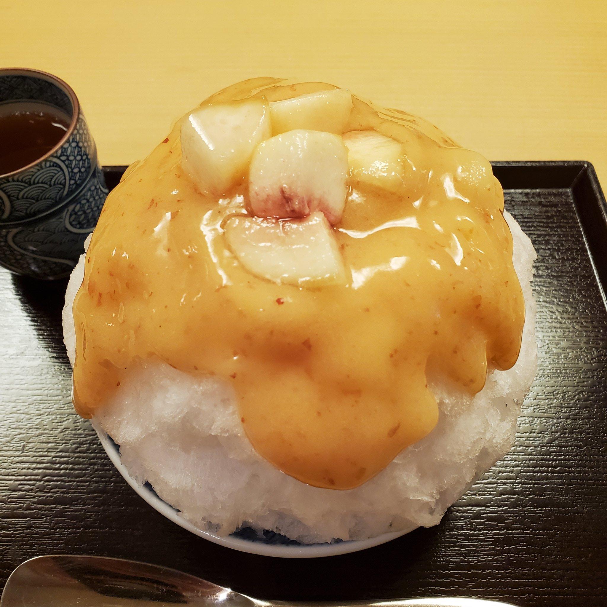 Peach kakigori.