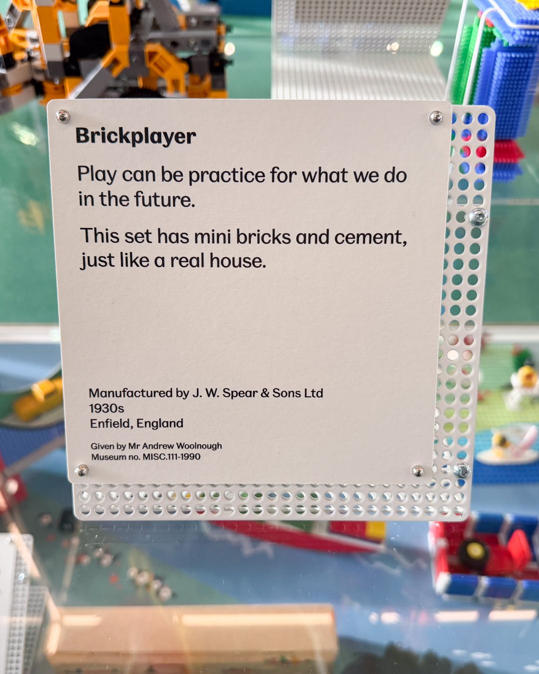 An information panel describing the playset of bricks and cement.