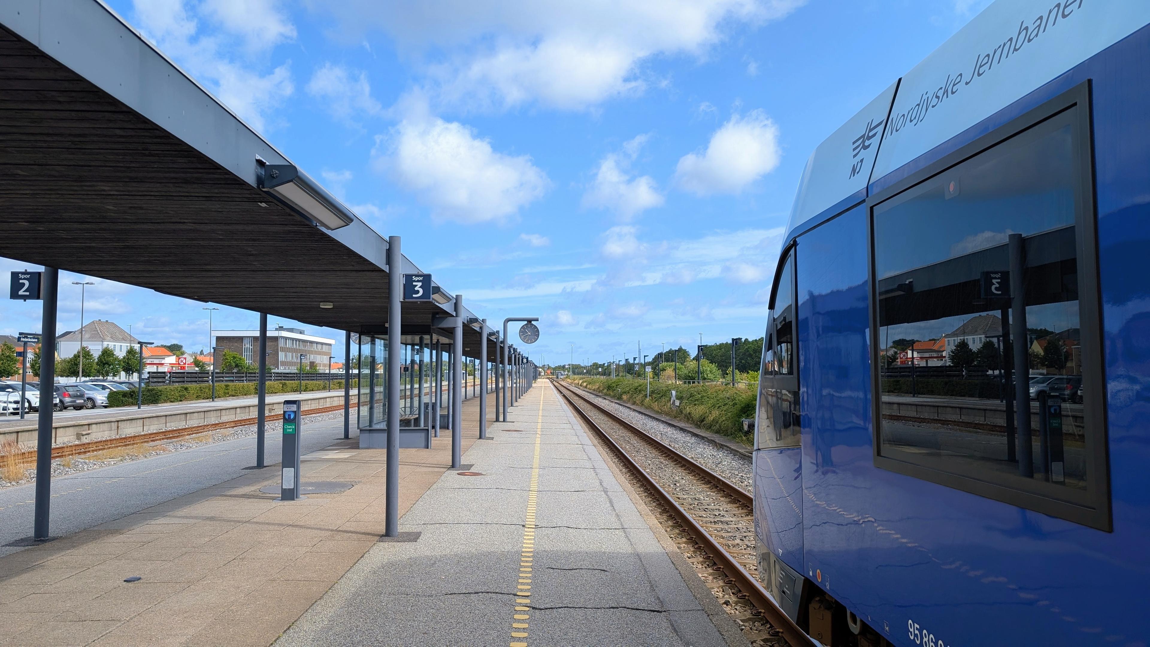 A NJ LINT 41 DMU arrived at Frederiskhavn station