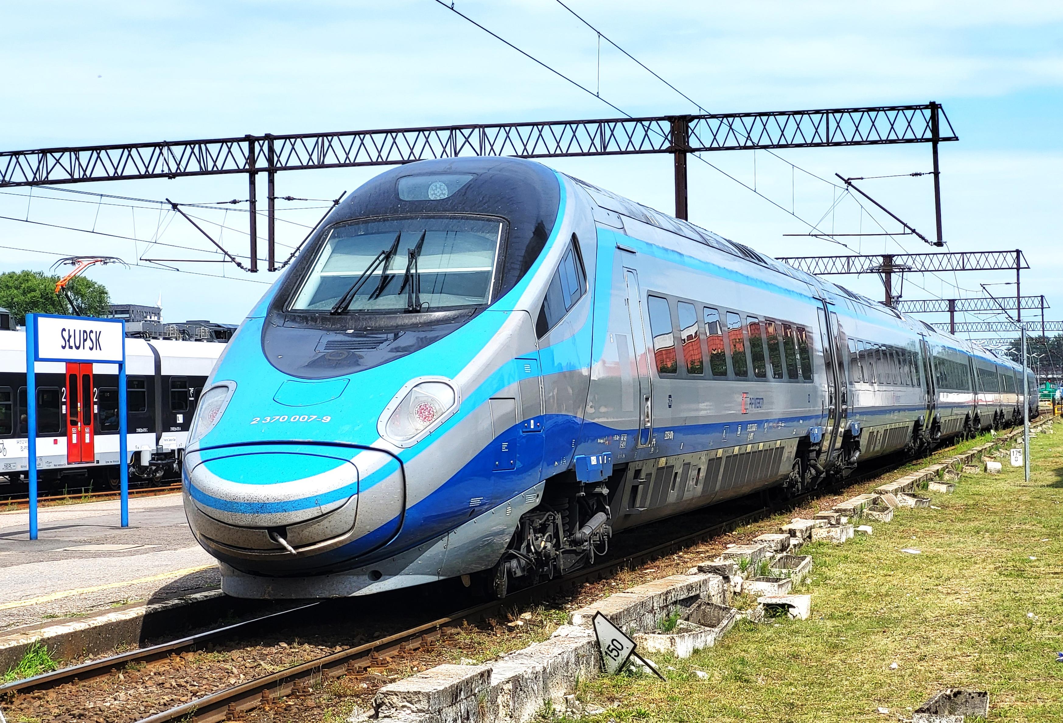 Polnischer Hochgeschwindigkeitszug im Bahnhof Słupsk. Foto: Christian Schultz