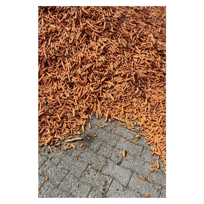 Ein gigantischer Haufen von tausenden Karotten.