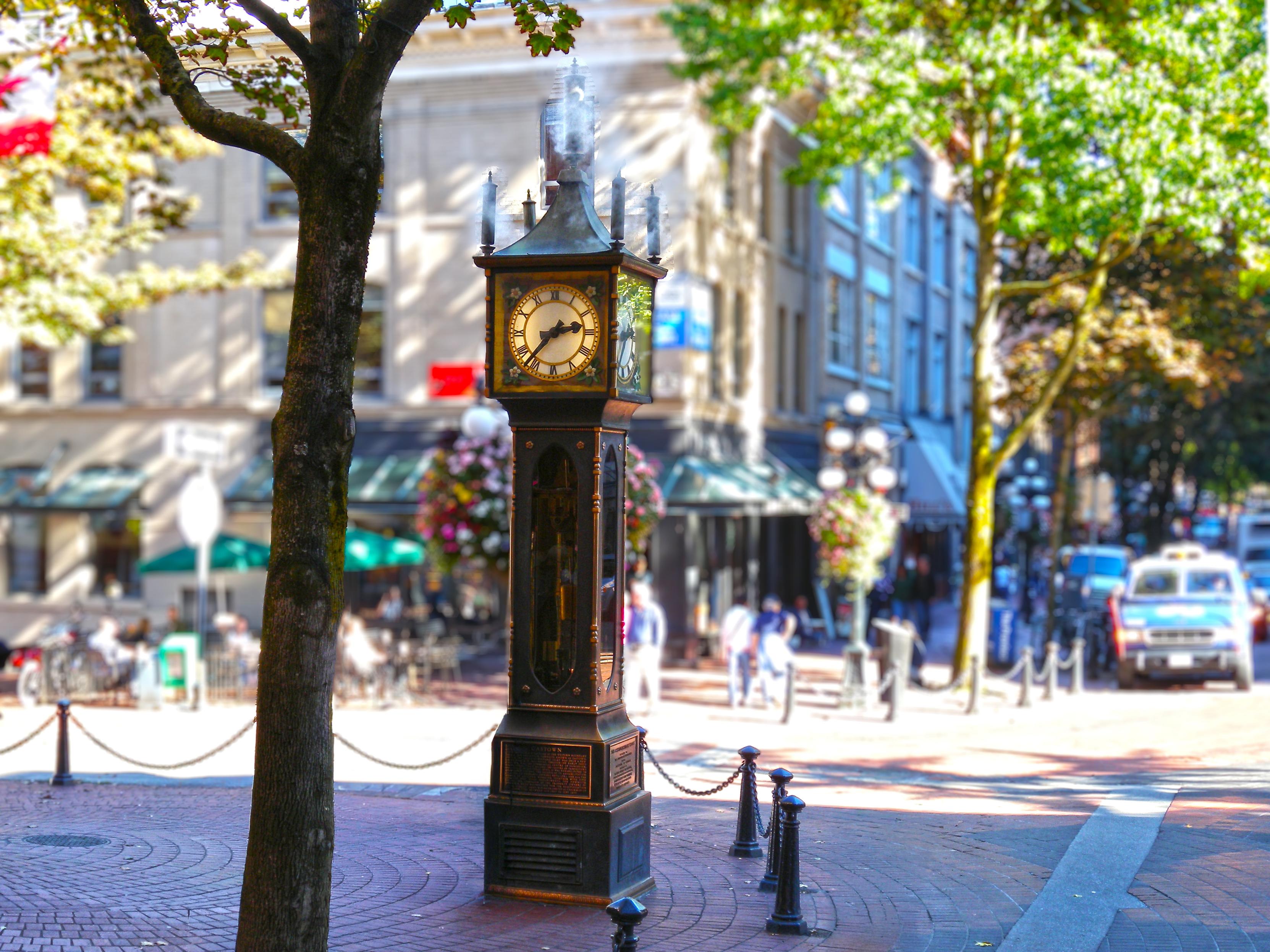 The distinctive steam clock in the historic Gastown district of Vancouver, Canada, was built in 1977 by clockmaker Raymond Saunders. It is powered by an underground steam source and emits steam and whistles every hour on the hour.