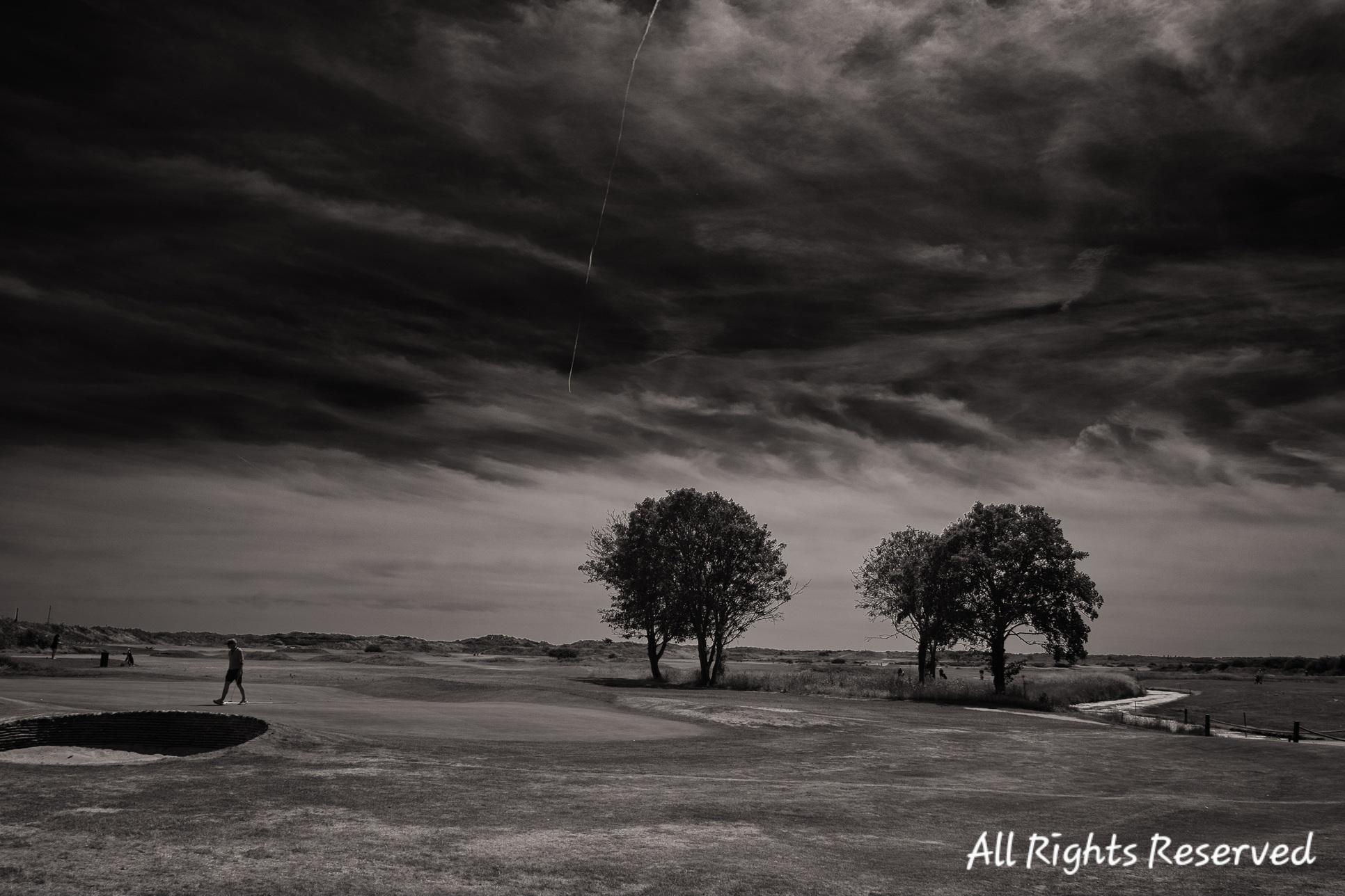 The sky managed to portray my mood towards golf course... gloom
