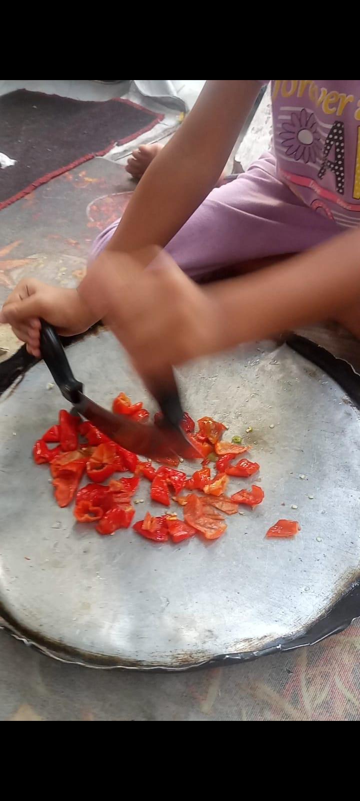 Good evening ❤️
I’m trying to survive and support my family despite everything. 💔
We need €100 to buy food today. I walked to the market, but I came back without buying anything because of the high prices. 😔
I even had to grind the peppers we had at home. 🙏
Any help means so much to us. ❤️
🔗 https://chuffed.org/project/189777-help-hanans-four-children-survive.
#Gaza #GazaCrisis #HelpGaza #Palestine #Donate

#Gaza #Palestine #StandWithGaza #MutualAid #Humanity #SupportPalestine #SaveLives #EmergencyRelief