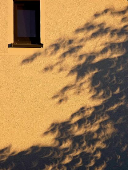 Schatten an Hauswand 