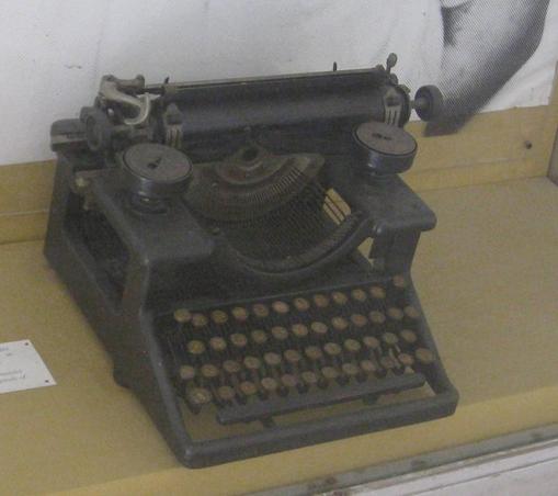 Im Revolutionsmuseum zu Havanna ausgestellte Schreibmaschine, aufgenommen 2014