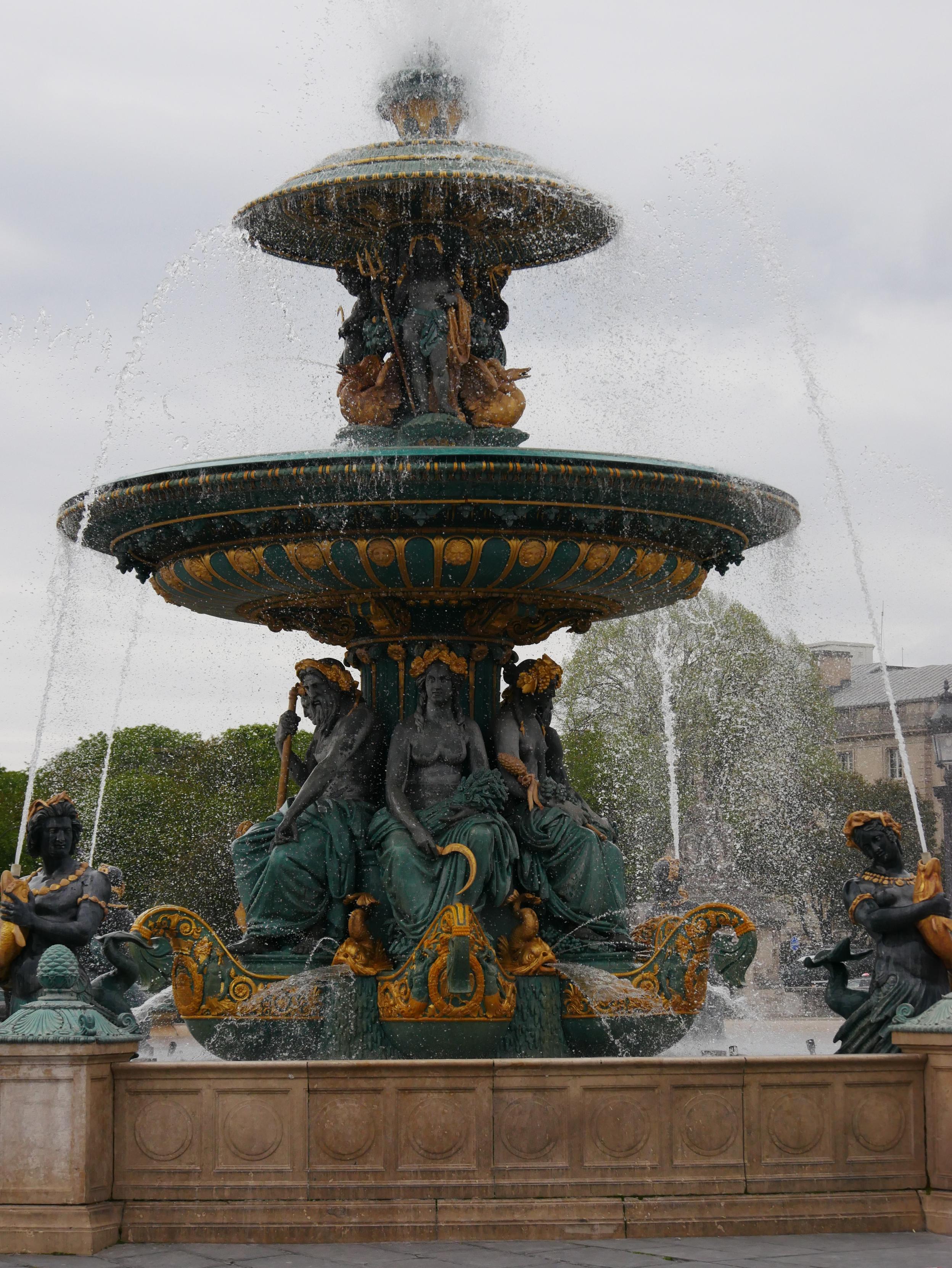 Brunnen auf dem Place de la Concorde in Paris. Die Figuren stellen den Atlantik und das Mittelmeer dar. Pariser 2026