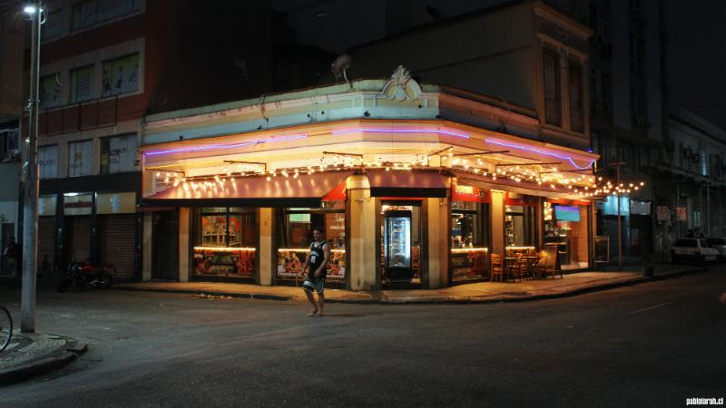 Restaurant in Lapa illuminated by the interior lights.