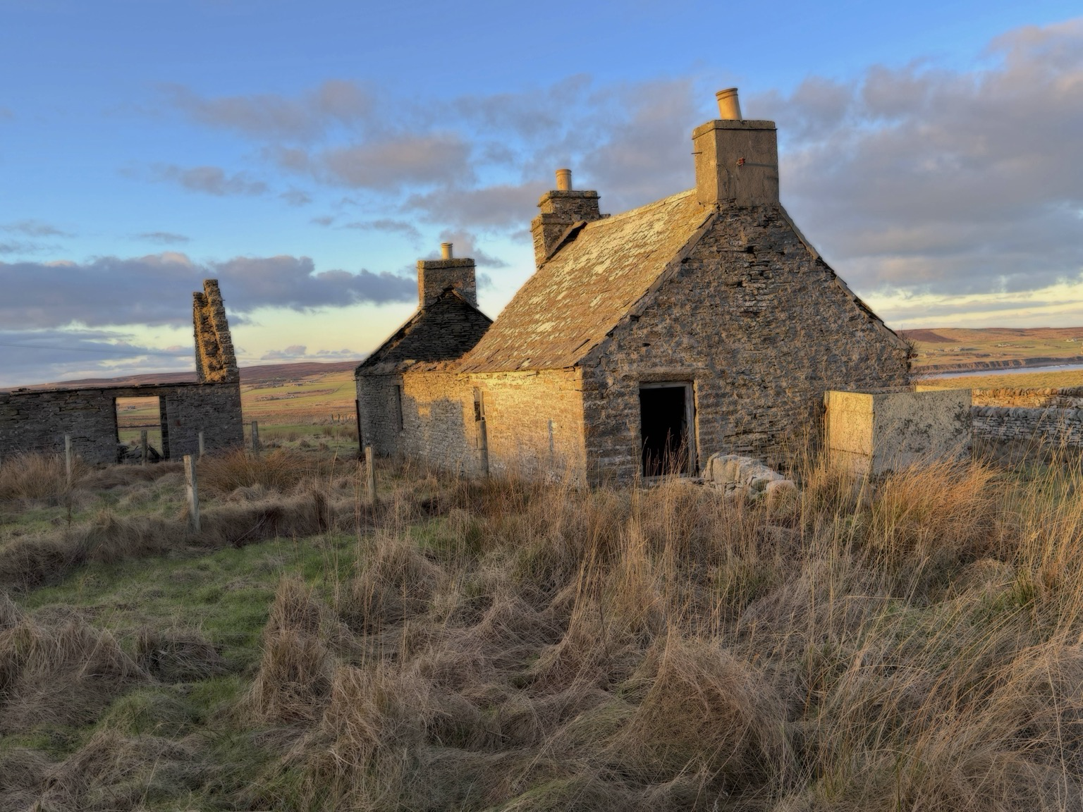 The picture shows are ruined abandoned Croft in the Highlands of Scotland close to John O’Groates