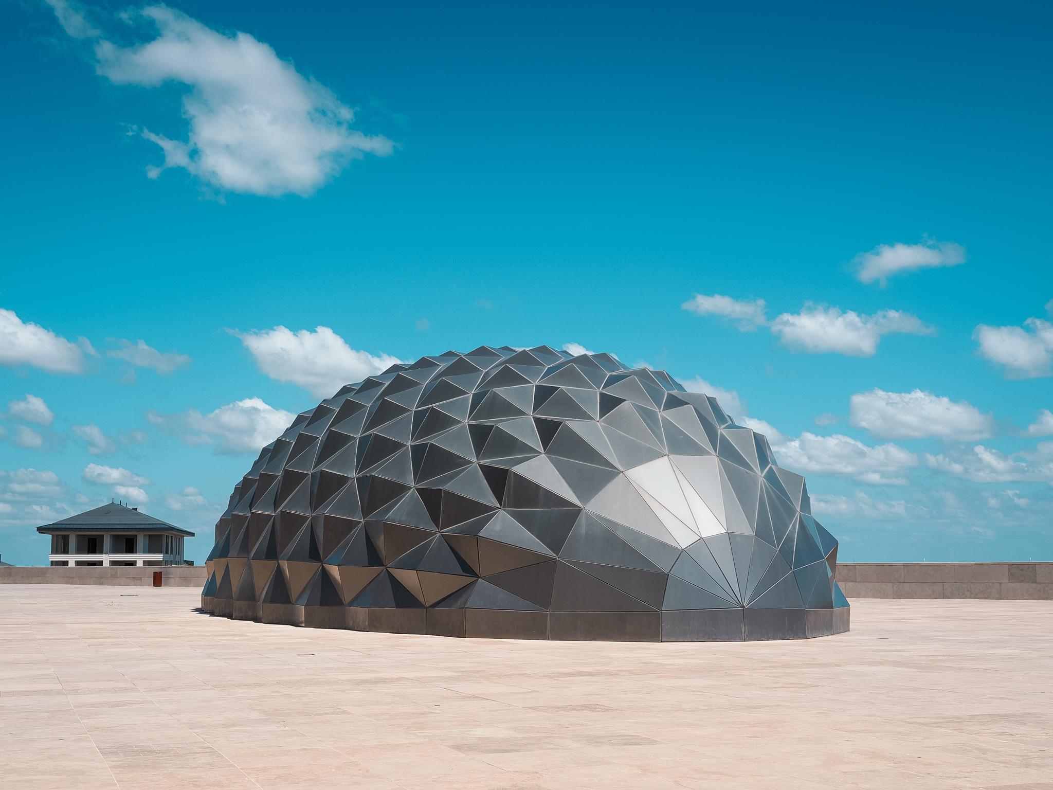 A small, beautiful geodesic, modern building next to the Grand Çamlıca Mosque (Büyük Çamlıca Camii) in Istanbul, Türkiye.