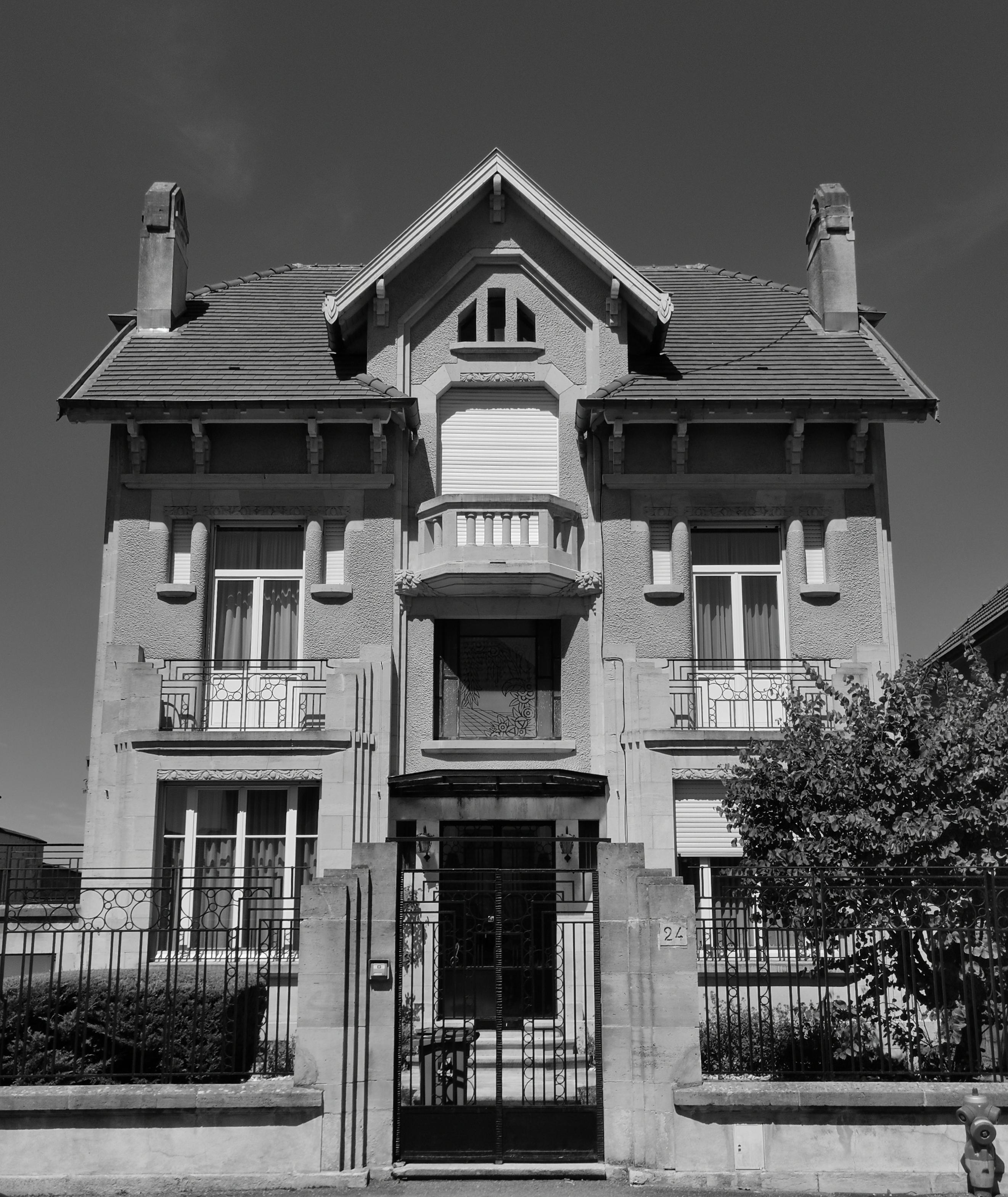 Villa art nouveau en banlieue de Nancy avec de forts caractères déjà art déco.
