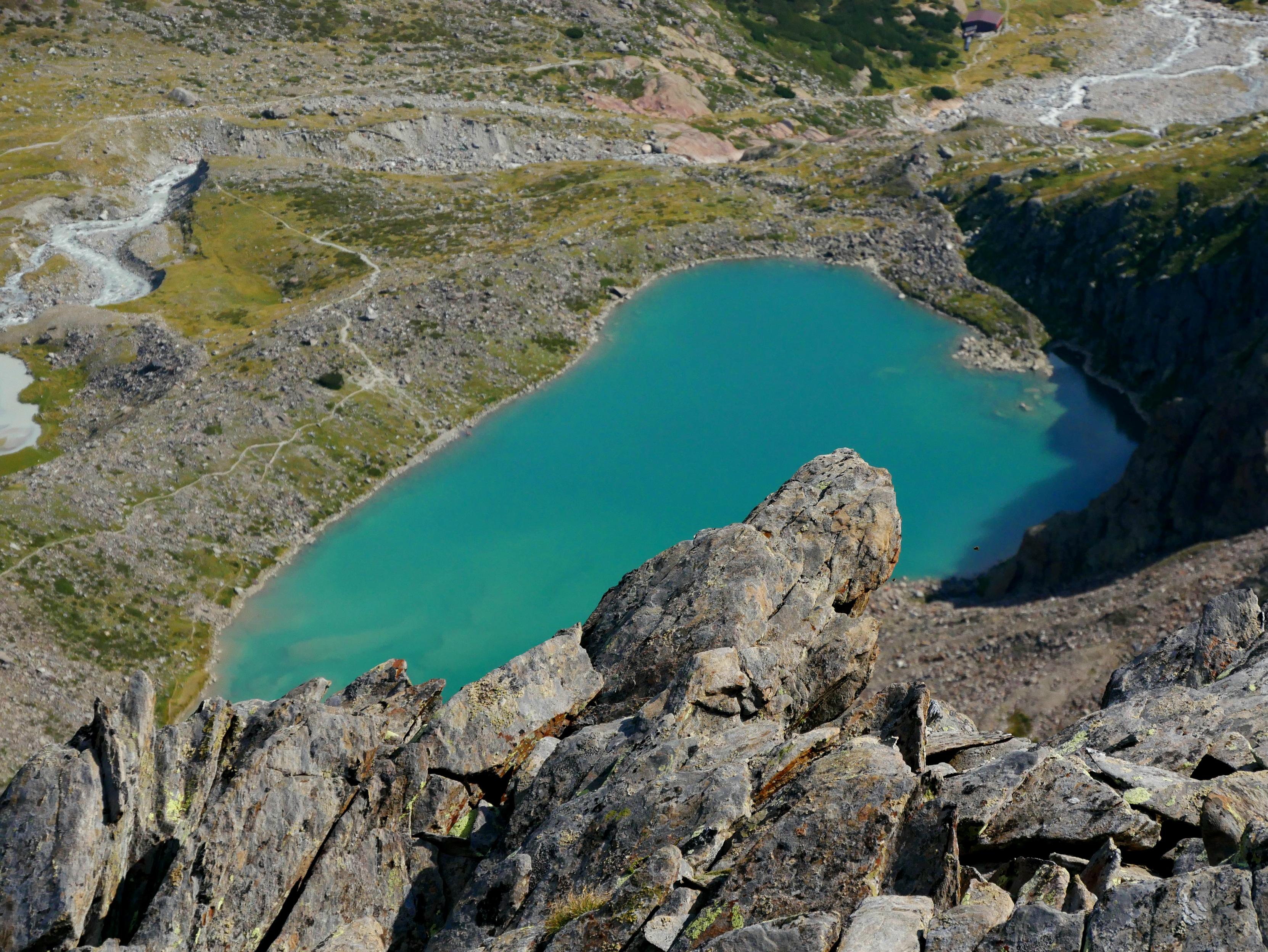 Das Blaue Lackl auf dem Stubaier Höhenweg unterhalb des Sulzenauer Ferner. Tatsächlich kann man sich nach einer langen Wanderung darin erfrischen. Stubaital 2026