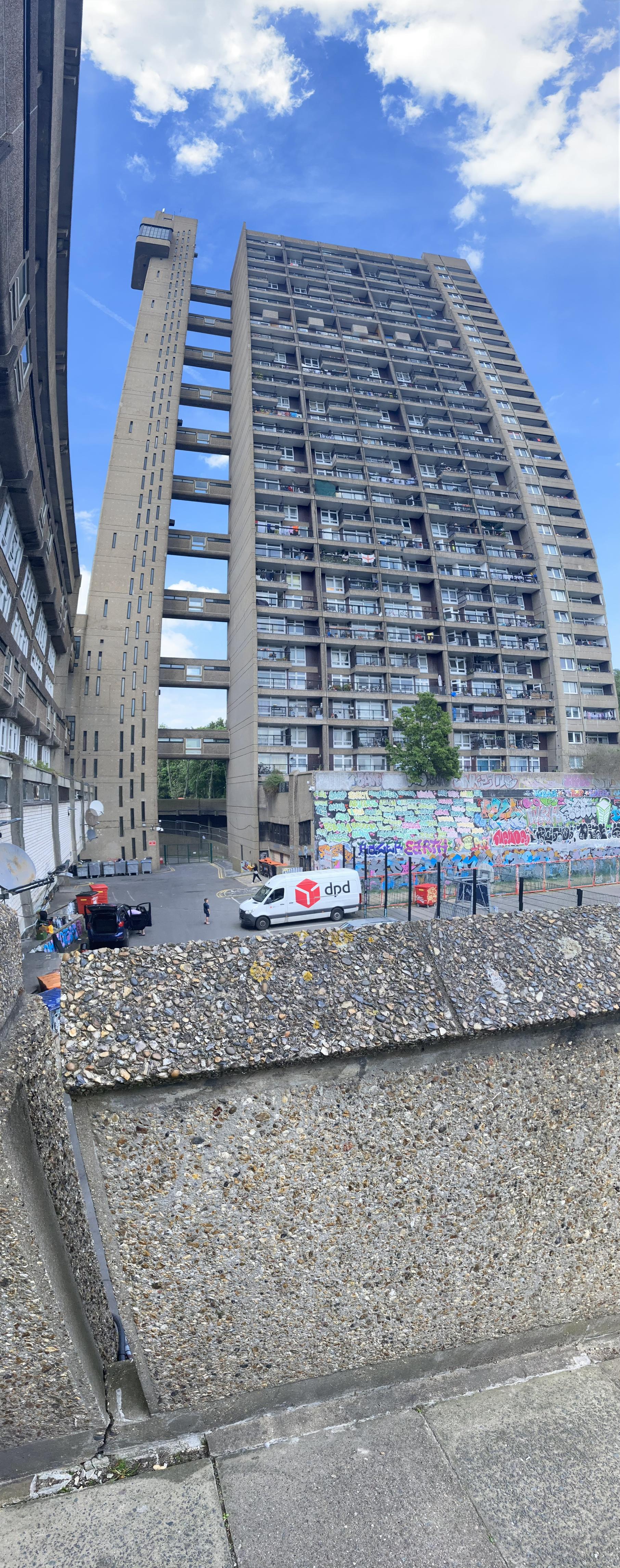 vertical pano of trellick tower