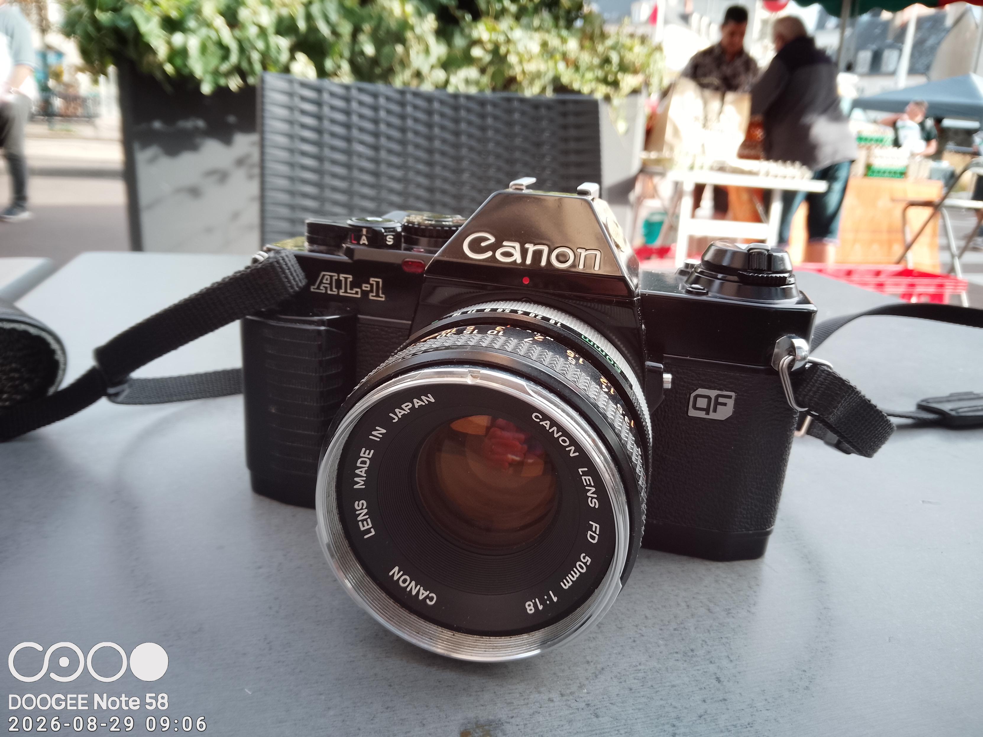 Un boîtier argentique Canon AL1