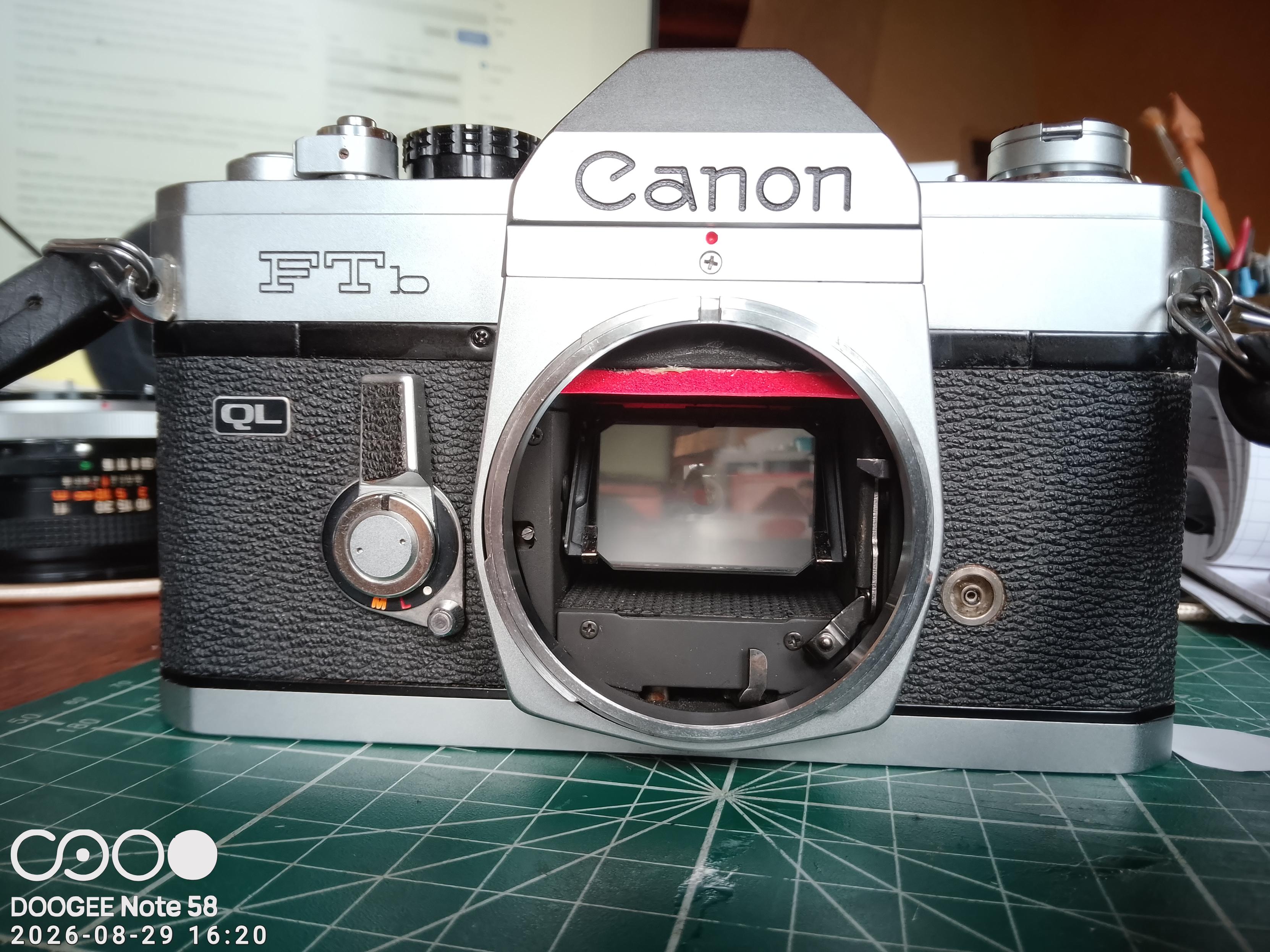 Un boîtier argentique Canon FTb