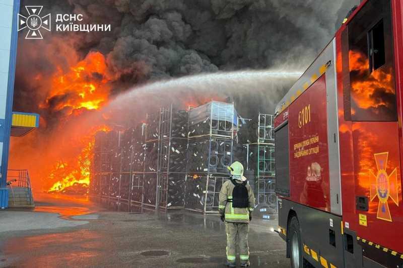 Ukraine war live: Putin resumes strikes on Kyiv amid outrage over deaths at care homeThe Ukrainian president has promised to punish those responsible as munitions were unknowingly stored in the area causing a huge fire to spread from the explosion #News #Russian #Ukraine #Russia