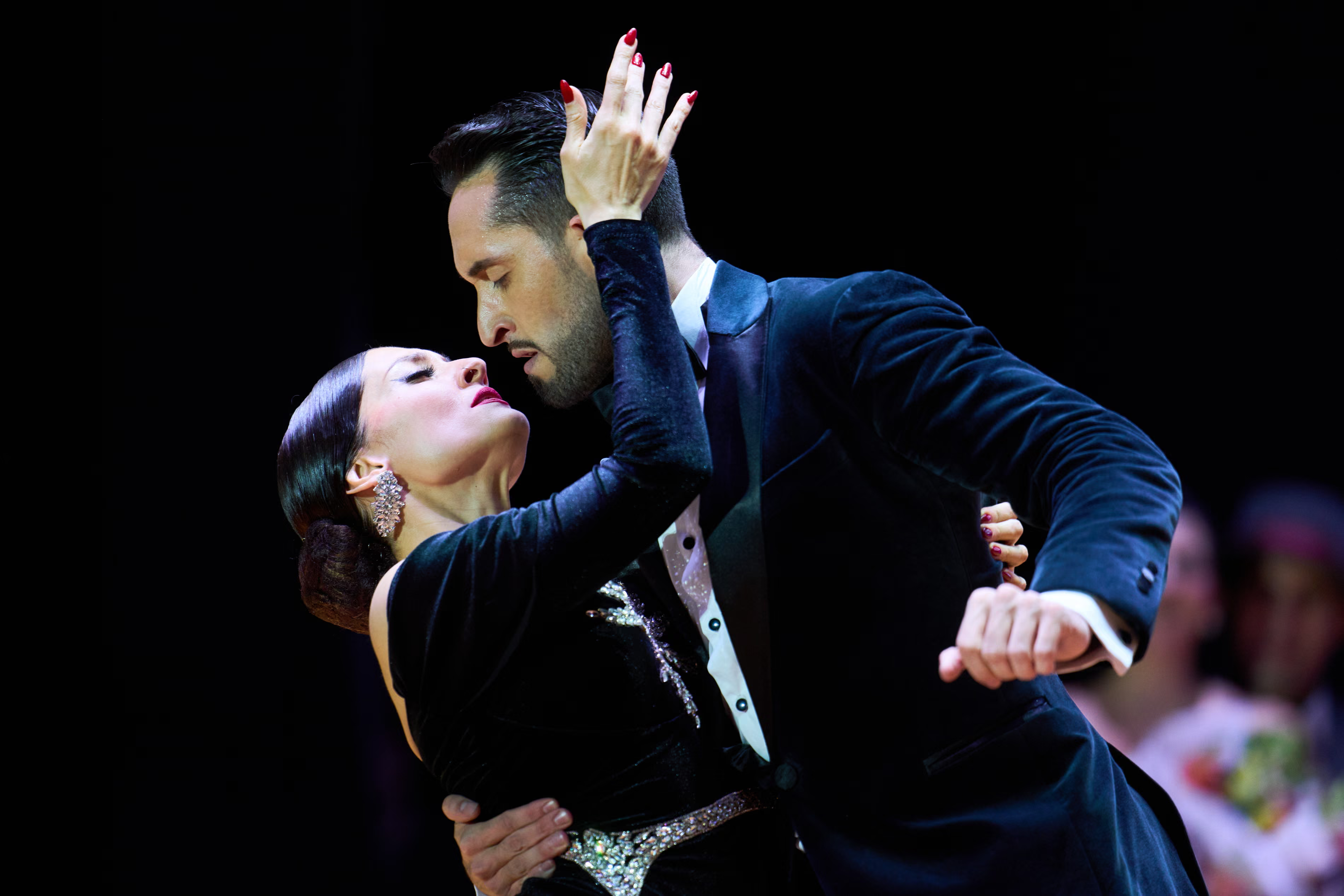 Nair Schinca and Nicolas Schell dance.