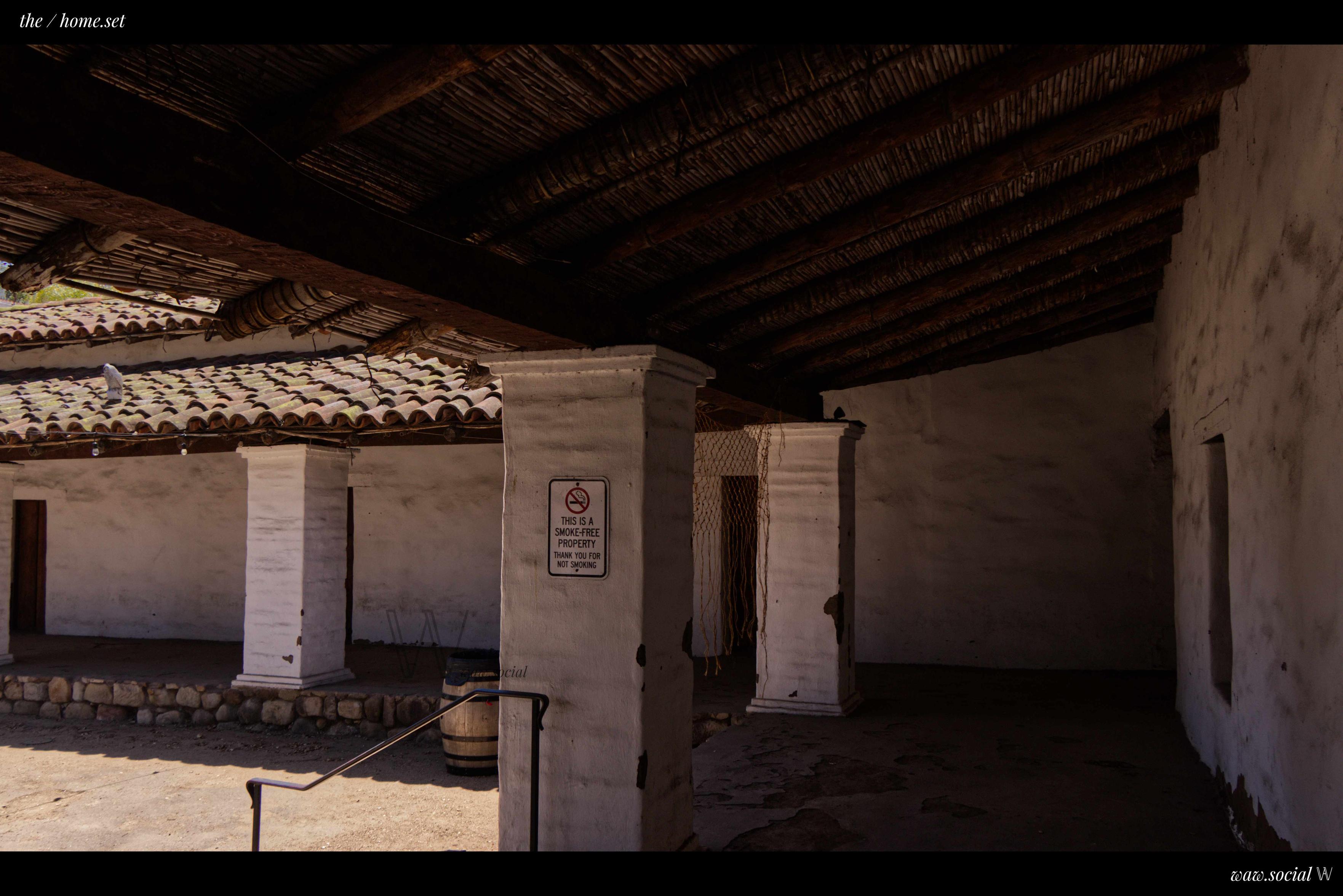 A color photo of El Paseo and Casa de la Guerra in Santa Barbara, California.